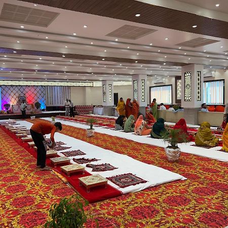 Hotel Shri Siddhivinayak Bina-Etawa Kültér fotó