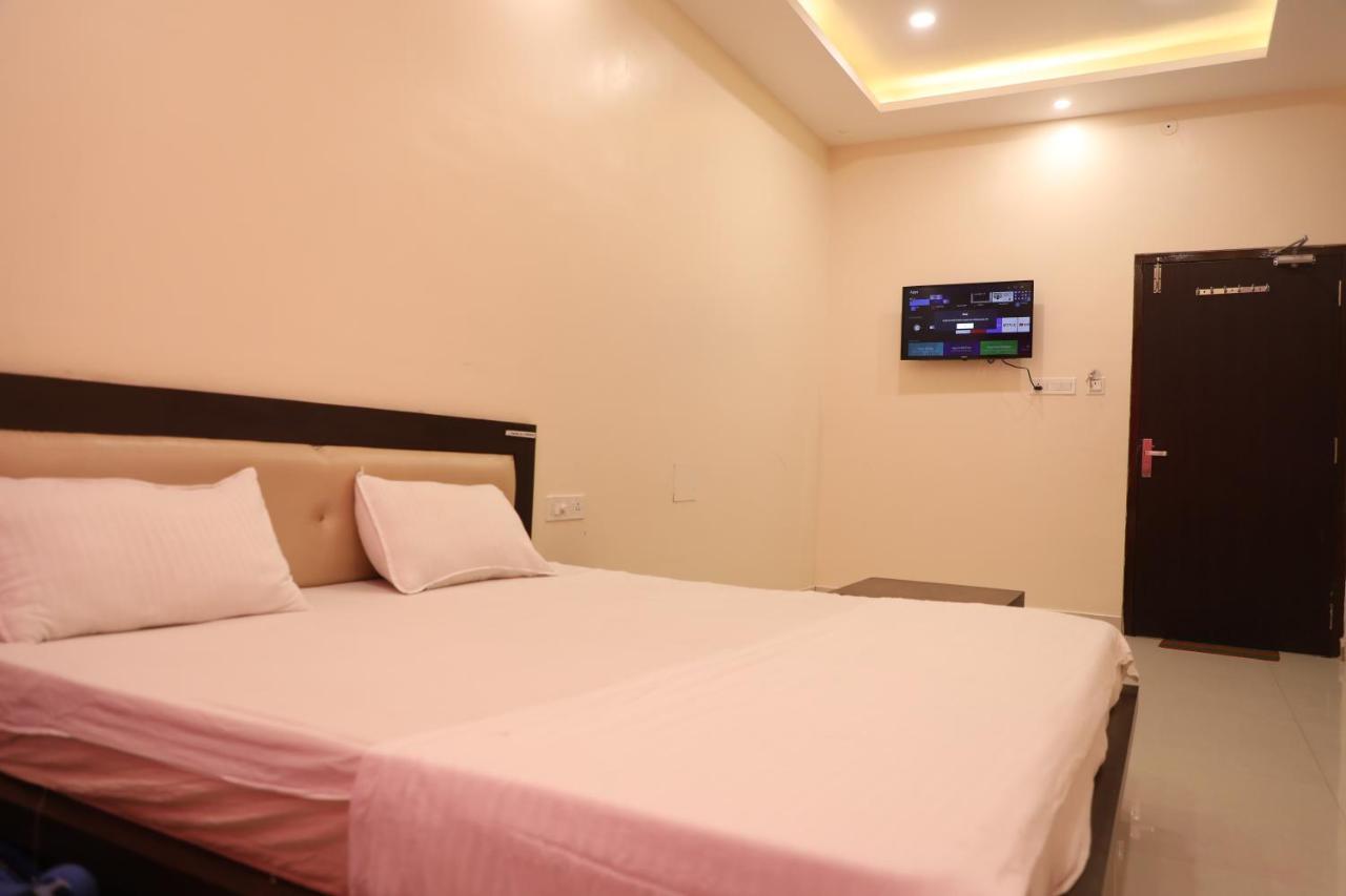 Hotel Shri Siddhivinayak Bina-Etawa Kültér fotó