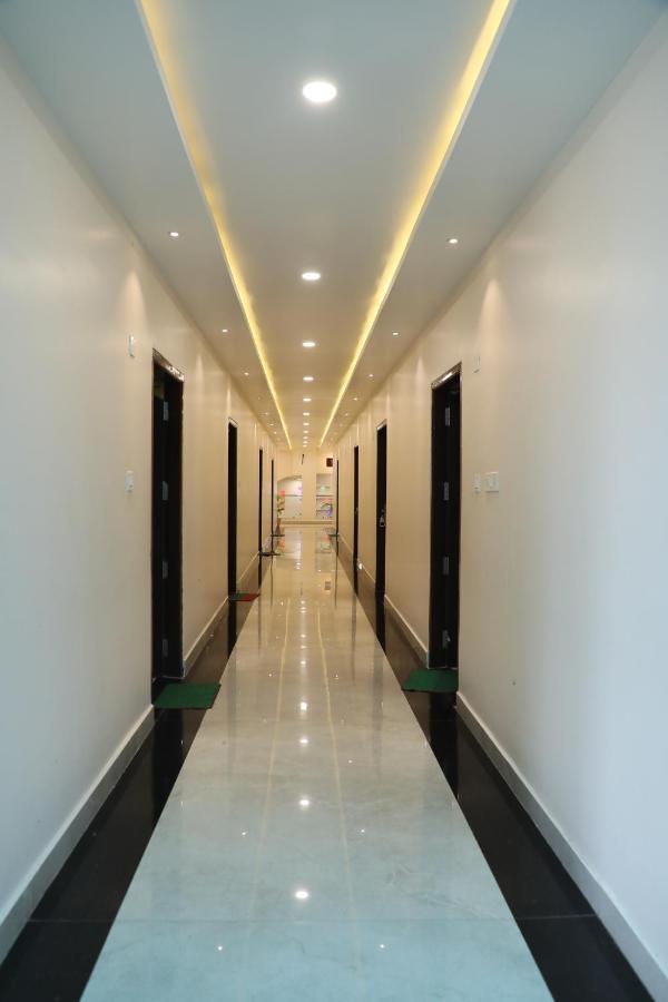 Hotel Shri Siddhivinayak Bina-Etawa Kültér fotó