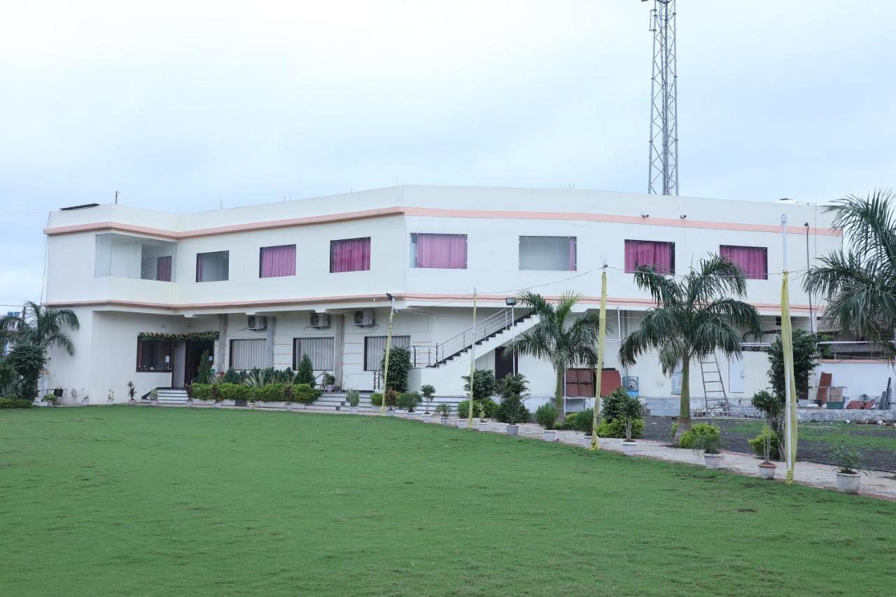 Hotel Shri Siddhivinayak Bina-Etawa Kültér fotó