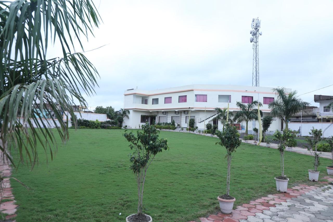 Hotel Shri Siddhivinayak Bina-Etawa Kültér fotó