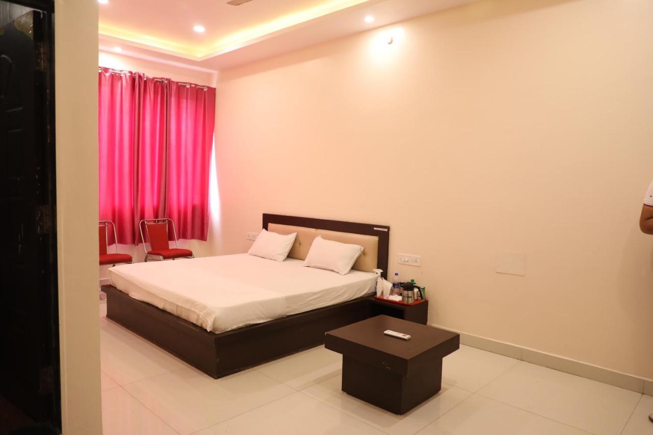 Hotel Shri Siddhivinayak Bina-Etawa Kültér fotó