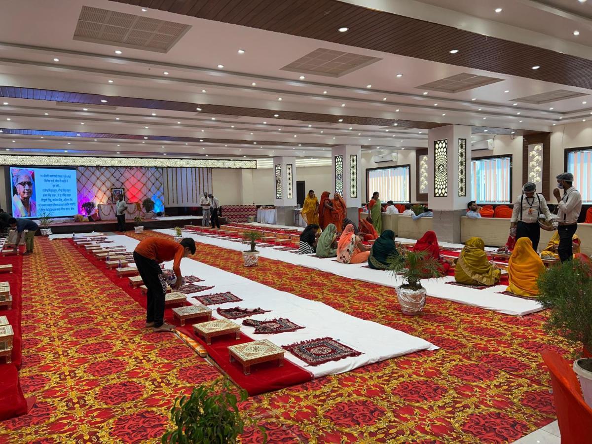Hotel Shri Siddhivinayak Bina-Etawa Kültér fotó